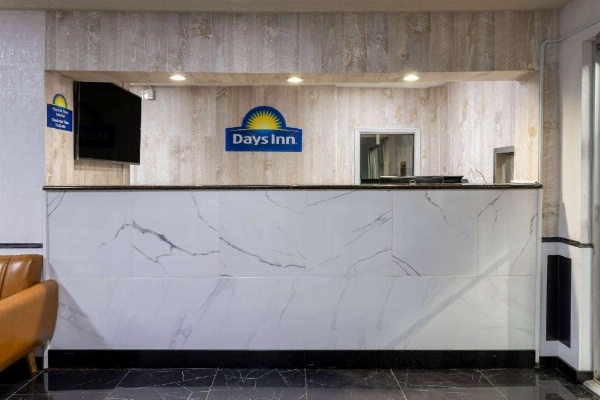 Days Inn by Wyndham Columbia image 25
