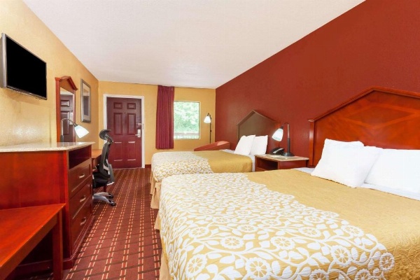 Days Inn by Wyndham Columbia image 27