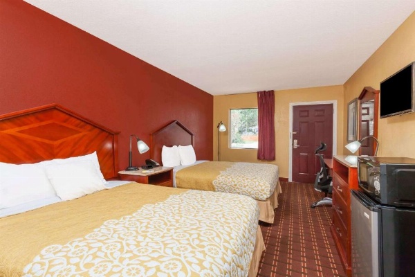 Days Inn by Wyndham Columbia image 29