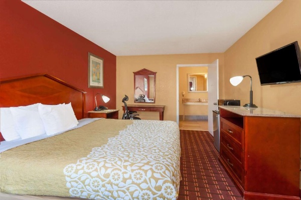 Days Inn by Wyndham Columbia image 30